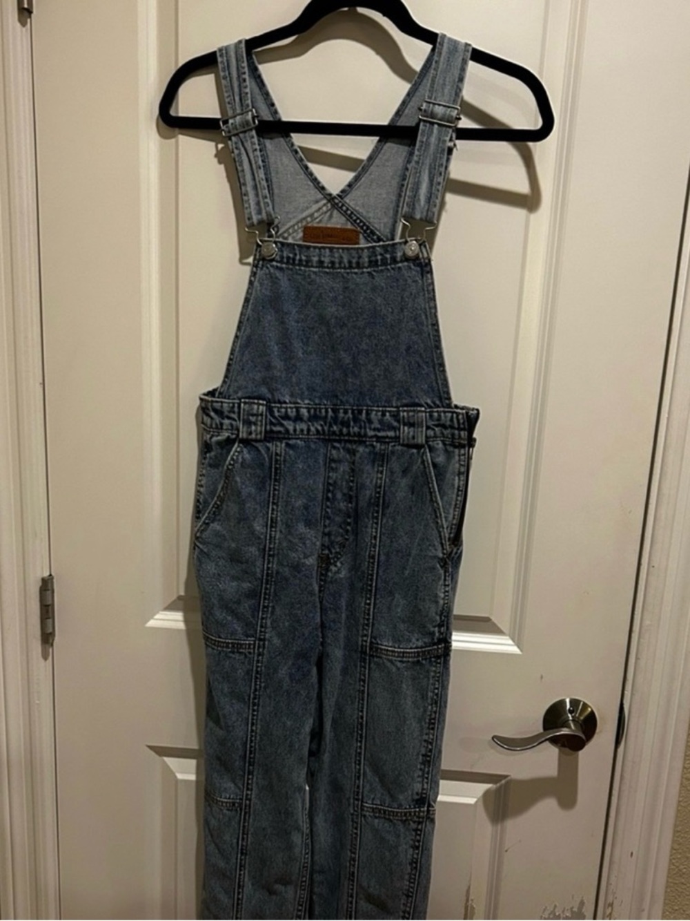 Levi’s Mom Utility Overalls Denim Jeans Womens Size 26 - Picture 3 of 4